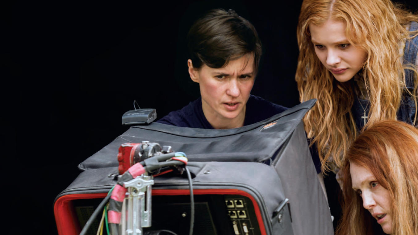 Kimberly Peirce on set