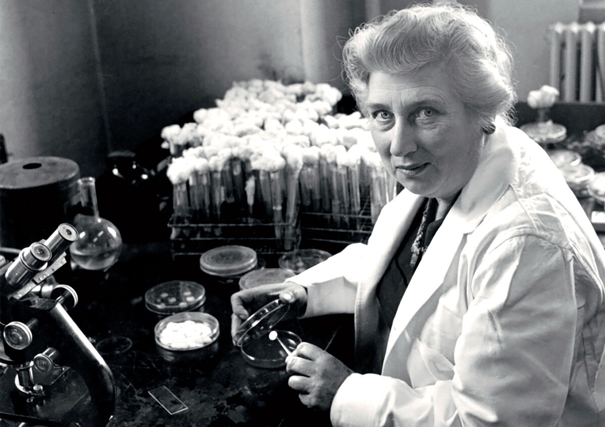 Balbina Johnson in lab