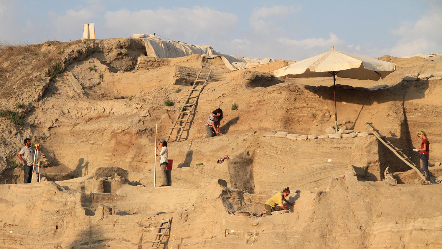 Columbia geoscience students excavating ruins near Aksaray, Turkey