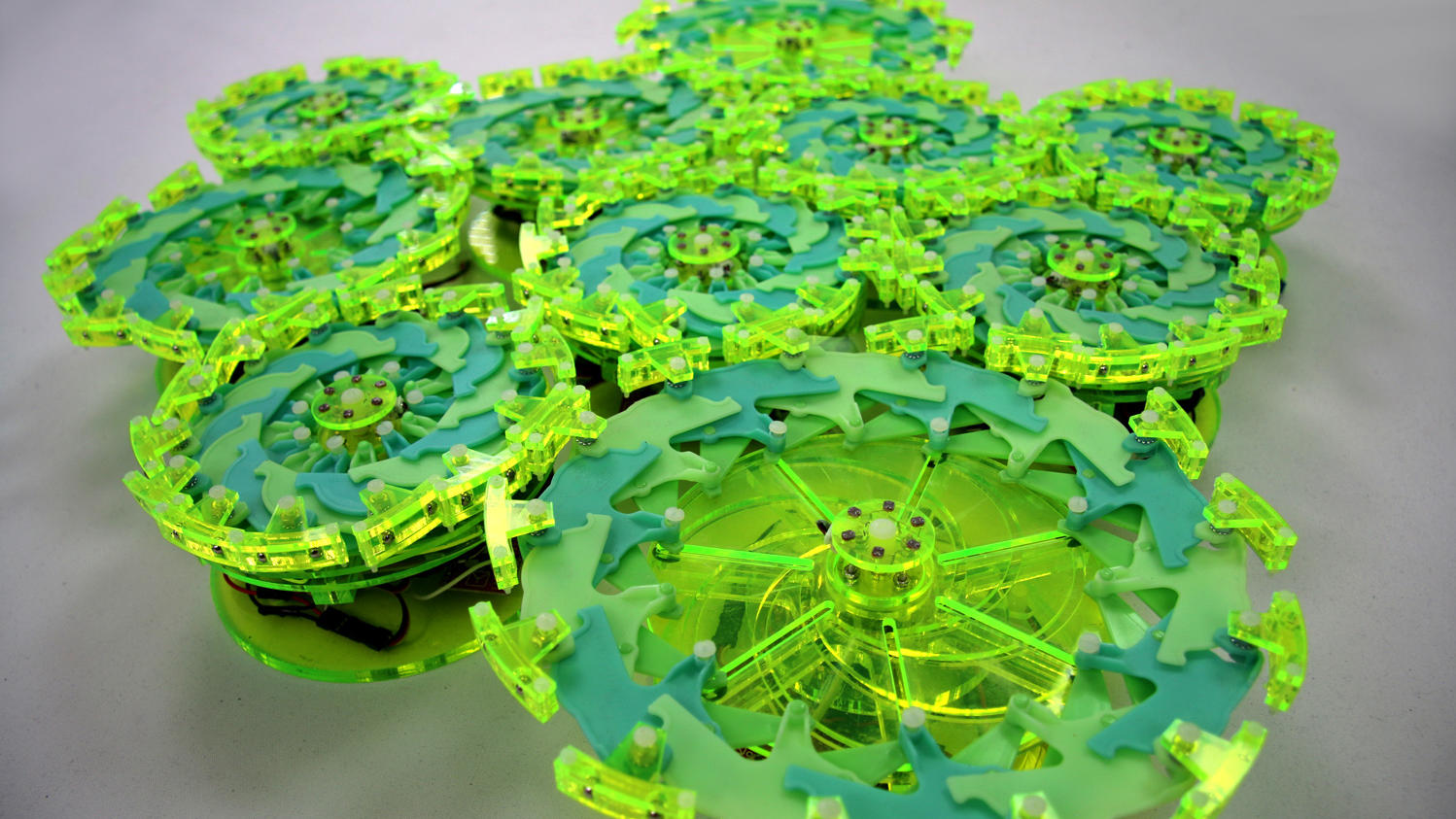 Green robot discs that work together like an organism