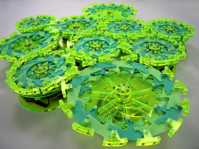 Green robot discs that work together like an organism