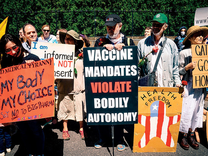 People protesting vaccine mandates