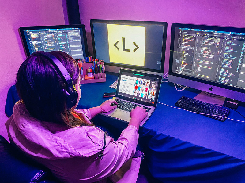 A student in a Laboratoria coding class