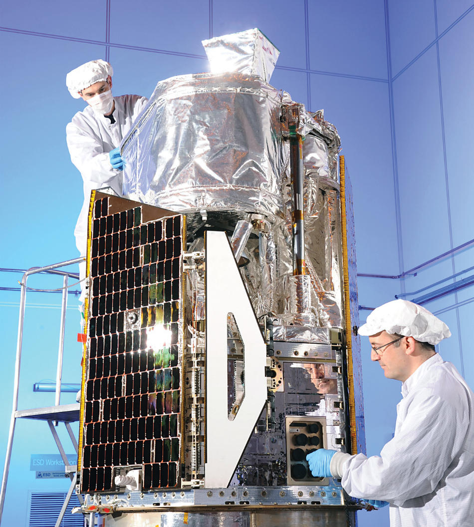NASA scientists with the NuSTAR X-ray telescope