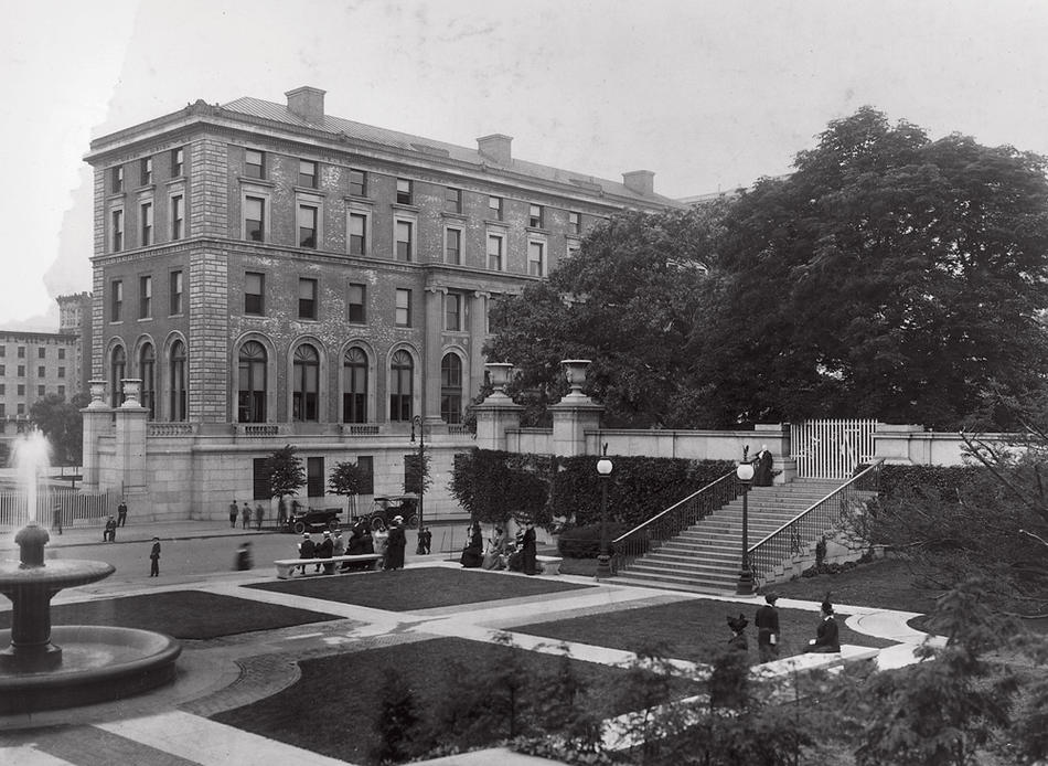 The Columbia Journalism school building in 1912
