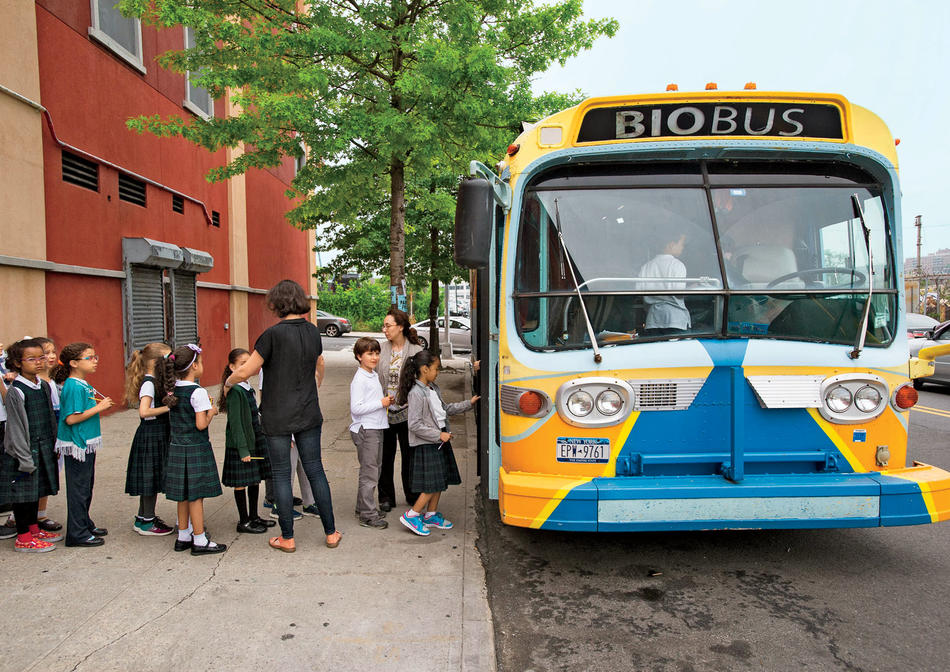 Schoolchildren entering the BioBus