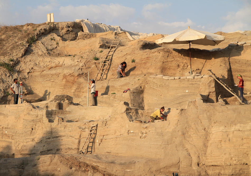Columbia geoscience students excavating ruins near Aksaray, Turkey