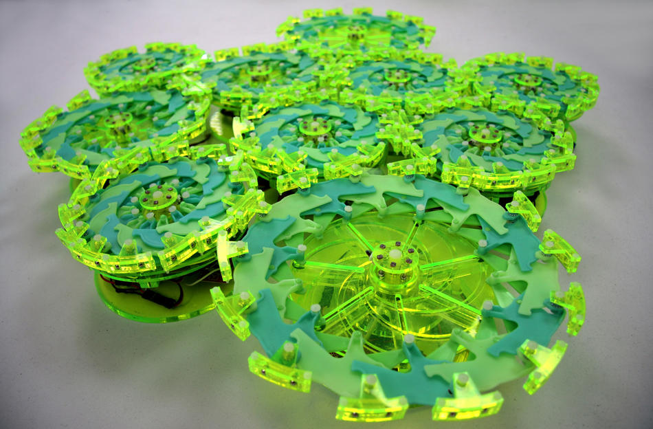 Green robot discs that work together like an organism