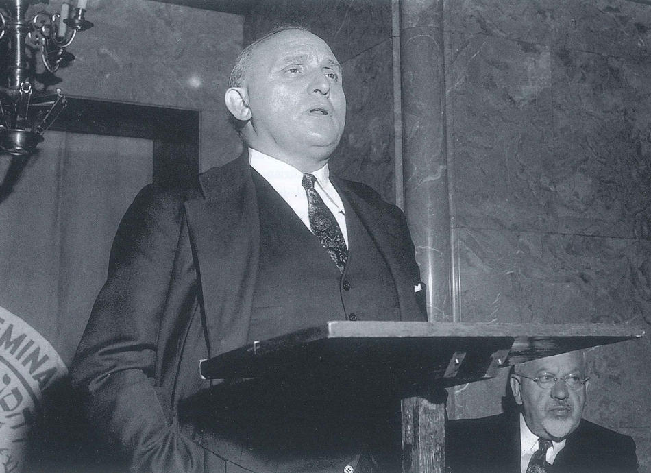Salo Baron speaking at Columbia University's Jewish Theological Seminary in the 1940s