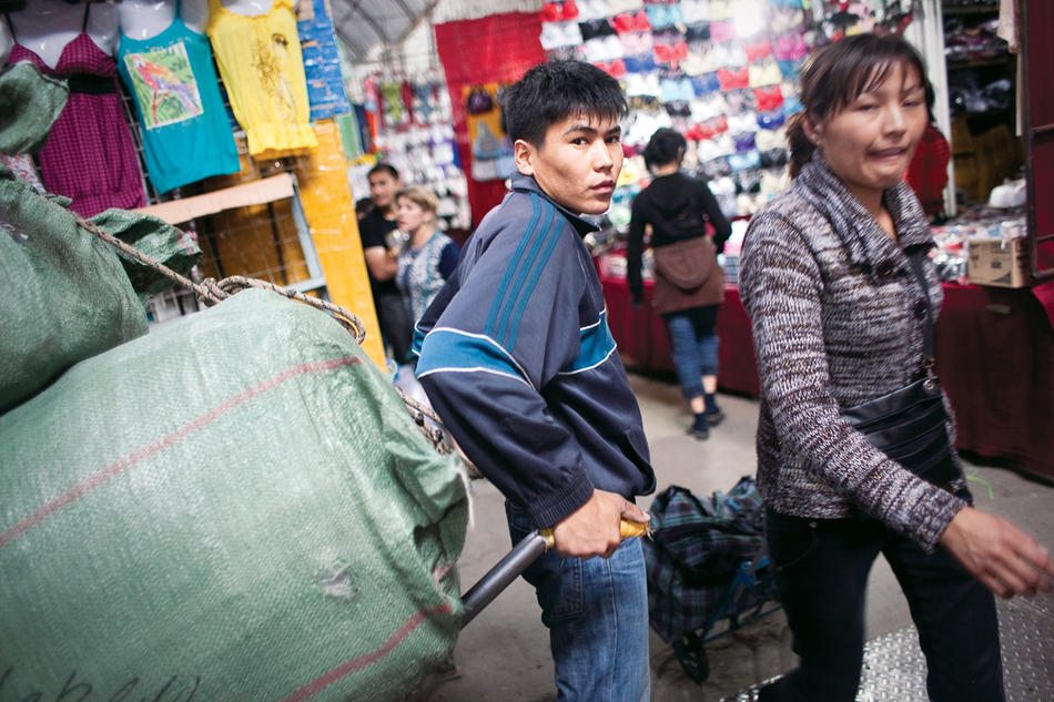 People at Barakholka Market