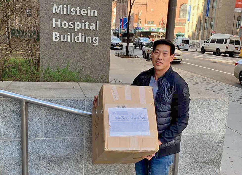 Thomas Lo ’08PS, director of the Columbia Vagelos College of Physicians and Surgeons Alumni Board, delivering a box of PPE to Columbia Medical Center
