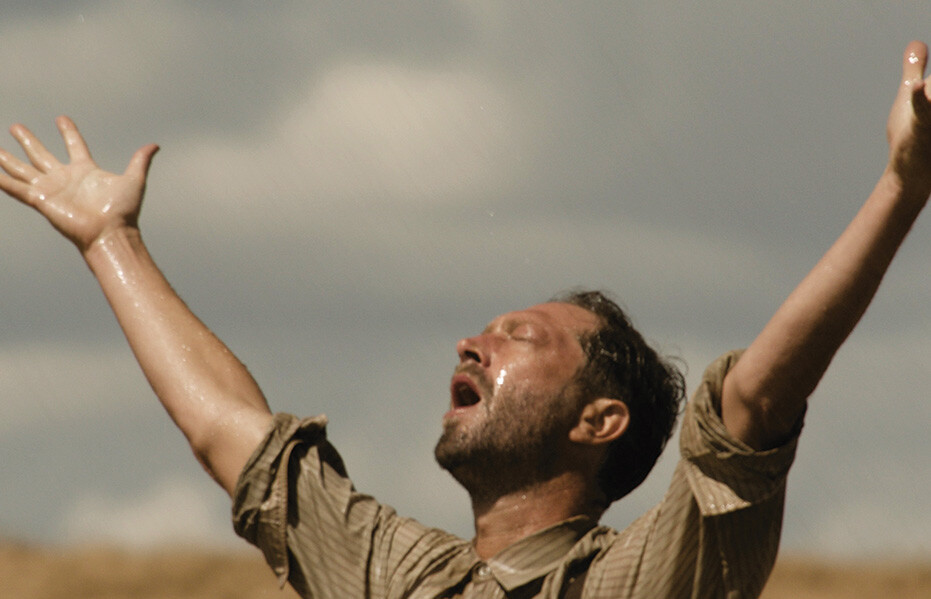 Ebon Moss-Bachrach in Hold Your Breath
