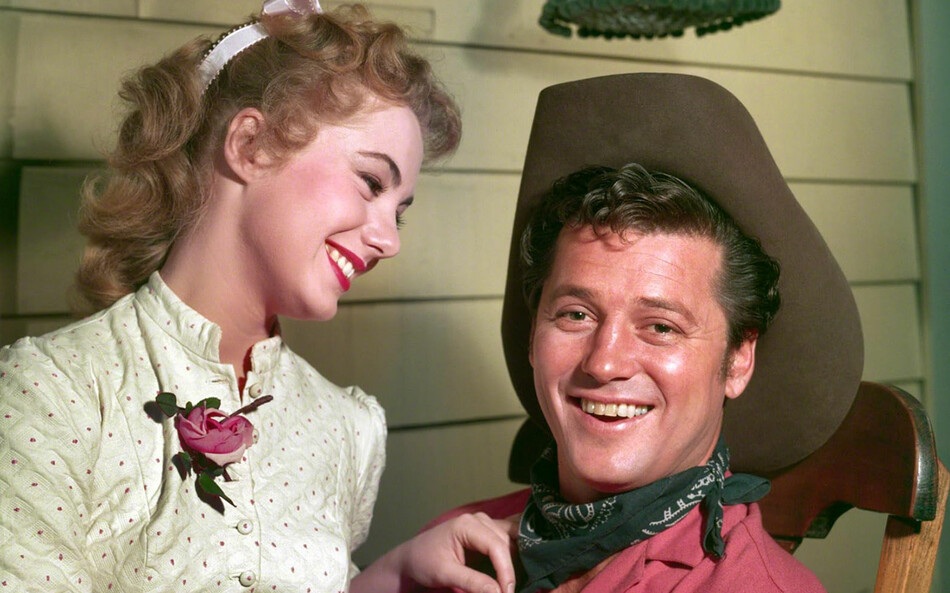 Shirley Jones and Gordon MacRae in Oklahoma