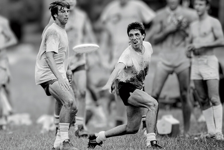 Mauricio Matiz playing ultimate frisbee in 1985