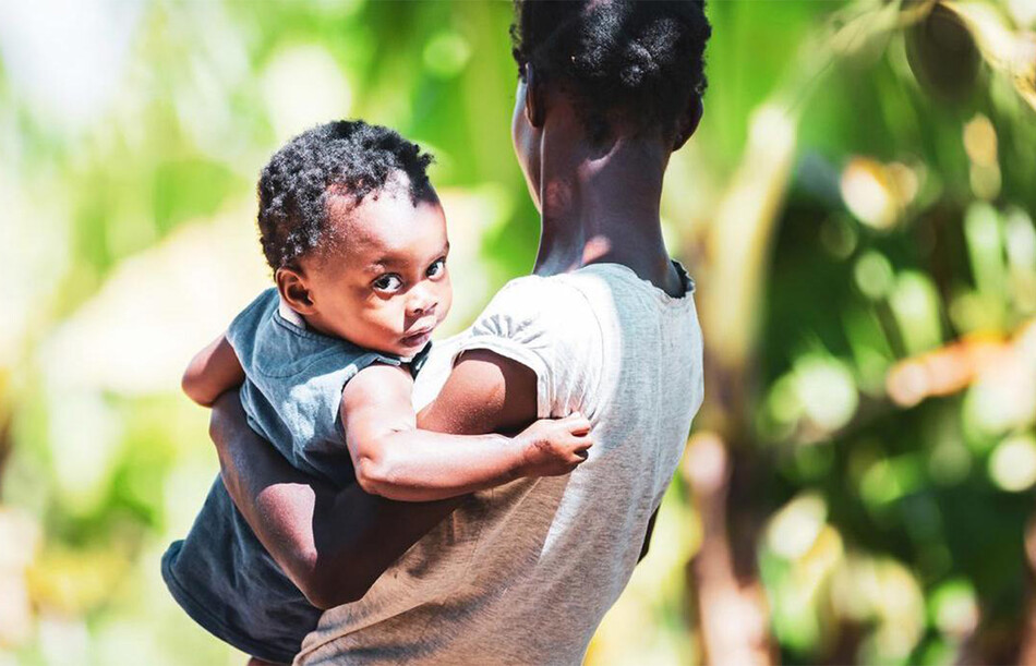 Photo of mother and child in Africa