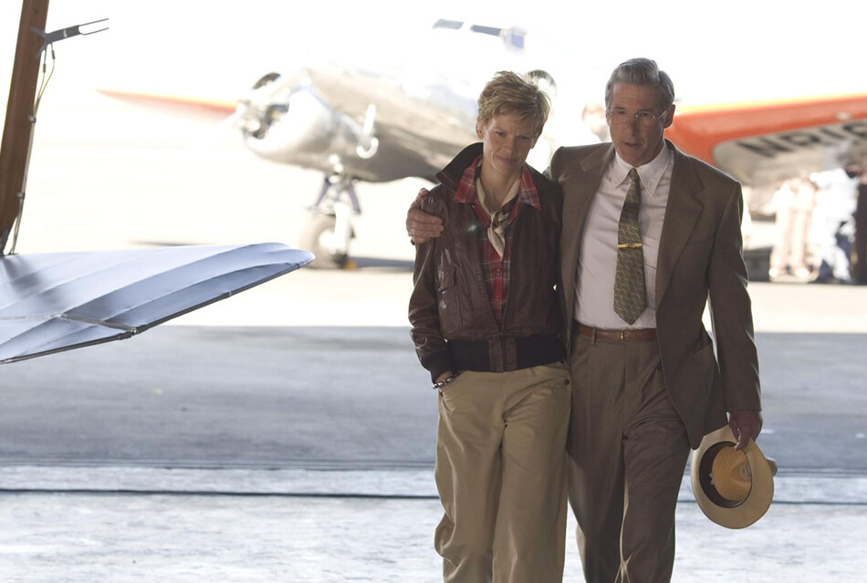 Hilary Swank and Richard Gere in Amelia